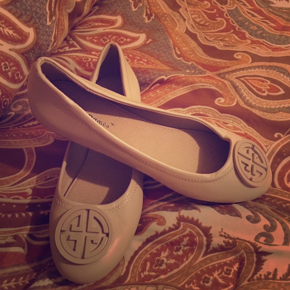 Pierre Dumas flats! Never worn